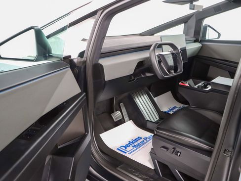 Used 2024 Tesla Cybertruck Cyberbeast AWD/4WD image 3