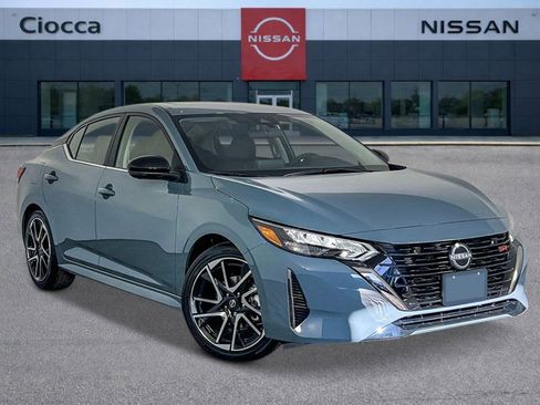 New 2025 Nissan Sentra SR w/ SR Premium Package FWD image 5