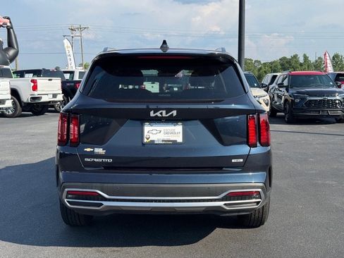 Used 2023 Kia Sorento EX image 4