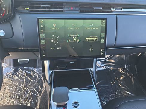 Certified 2025 Land Rover Range Rover SE image 21