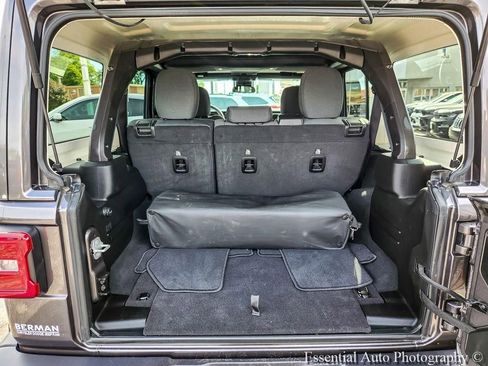 Used 2025 Jeep Wrangler Unlimited Sahara w/ Safety Group AWD/4WD image 20