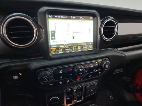 Used 2021 Jeep Wrangler Unlimited Sahara AWD/4WD image 18