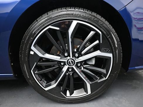 Used 2024 Nissan Altima 2.5 SR FWD image 11