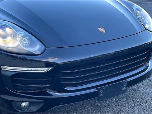 Used 2017 Porsche Cayenne Platinum Edition w/ Premium Package (PJV) image 30