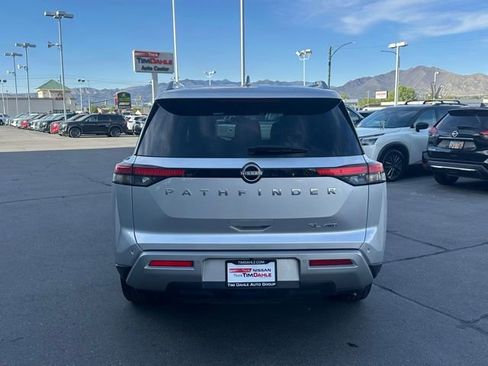 Used 2025 Nissan Pathfinder SL AWD/4WD image 9