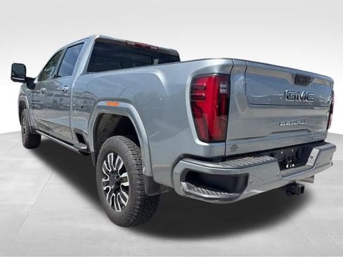 Used 2025 GMC Sierra 3500 Denali Ultimate image 9