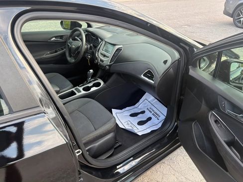 Used 2018 Chevrolet Cruze LS FWD image 9