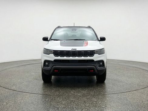 Used 2025 Jeep Compass Trailhawk AWD/4WD image 2