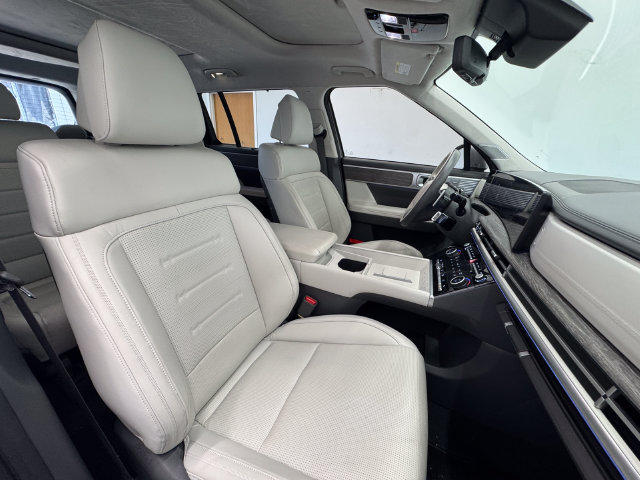 Used 2025 Hyundai Santa Fe Calligraphy FWD image 39
