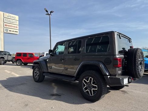 Used 2025 Jeep Wrangler Unlimited Sahara AWD/4WD image 6