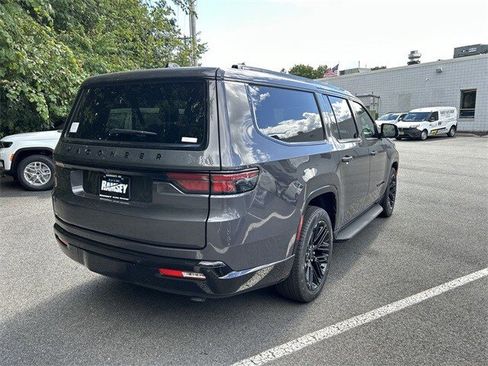 New 2025 Jeep Wagoneer L Series II w/ Premium Group I image 8