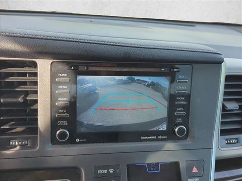 Used 2018 Toyota Sienna XLE image 20