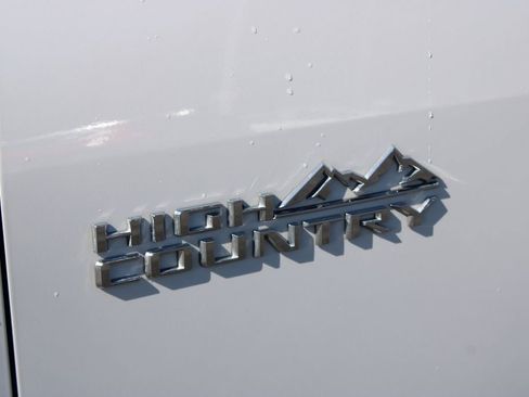Used 2023 Chevrolet Traverse High Country AWD/4WD image 19