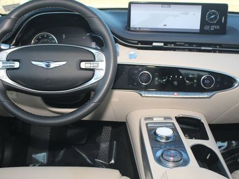 Used 2022 Genesis GV70 2.5T w/ Select Package image 4