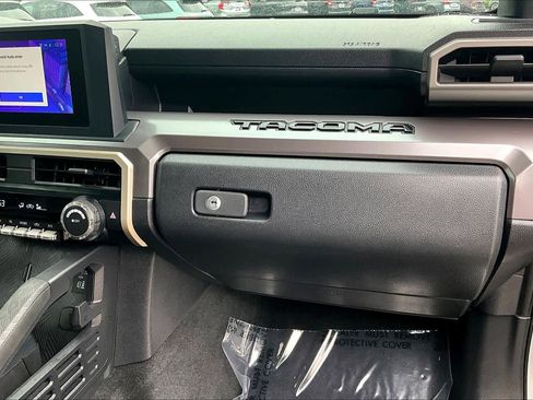 Used 2025 Toyota Tacoma TRD Off-Road AWD/4WD image 19