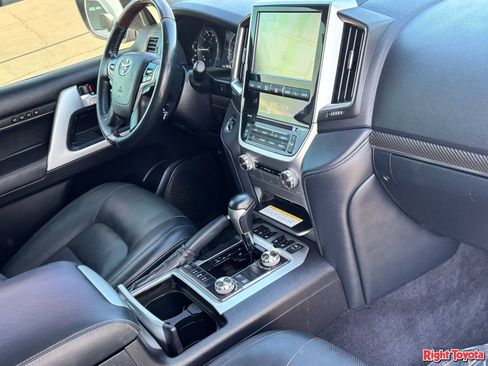 Used 2017 Toyota Land Cruiser AWD/4WD image 11