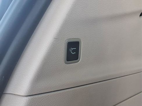 Used 2024 Chrysler Pacifica Touring-L image 29