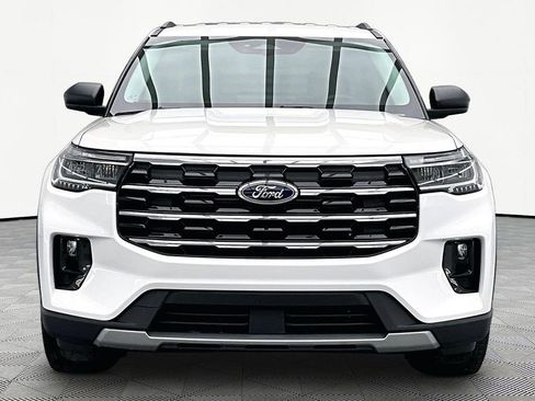 Used 2025 Ford Explorer Active w/ Active Comfort Package AWD/4WD image 3