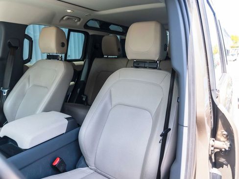 Used 2023 Land Rover Defender 110 S image 39