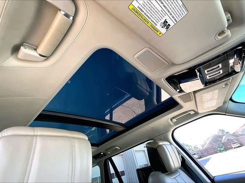 Used 2019 Land Rover Range Rover Long Wheelbase Autobiography image 14