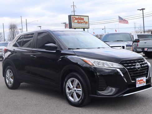 Used 2022 Nissan Kicks S image 5