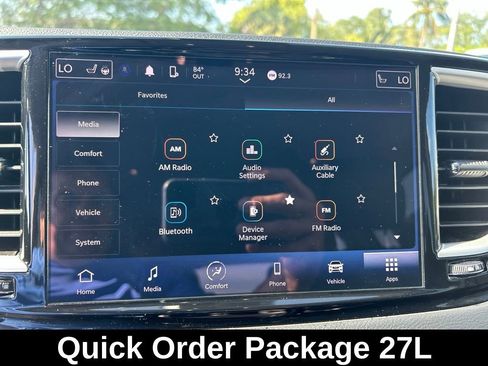 Used 2024 Chrysler Pacifica Touring-L FWD image 12
