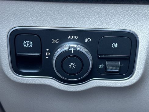 Certified 2023 Mercedes-Benz EQB 250+ w/ Exclusive Package image 34