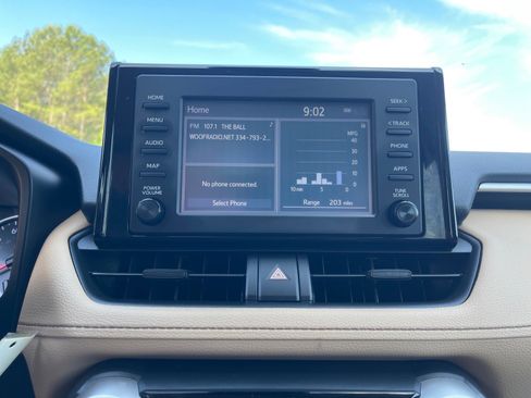 Used 2019 Toyota RAV4 LE FWD image 5