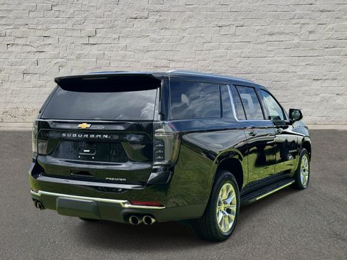 Used 2025 Chevrolet Suburban Premier AWD/4WD image 5
