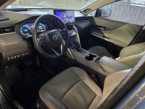 Used 2024 Toyota Venza Limited image 26