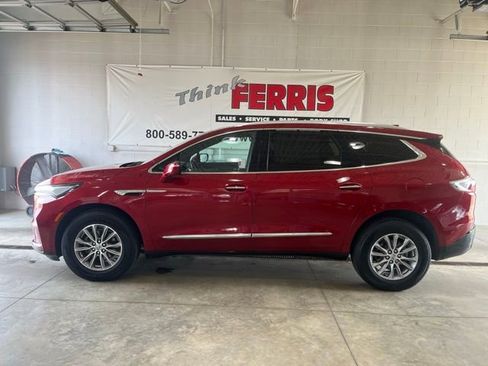 Used 2024 Buick Enclave Premium image 2