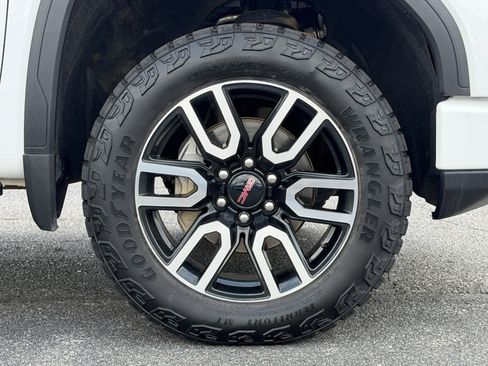 Used 2024 GMC Sierra 1500 AT4 w/ Technology Package AWD/4WD image 13
