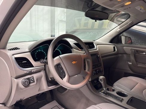 Used 2017 Chevrolet Traverse LS image 9