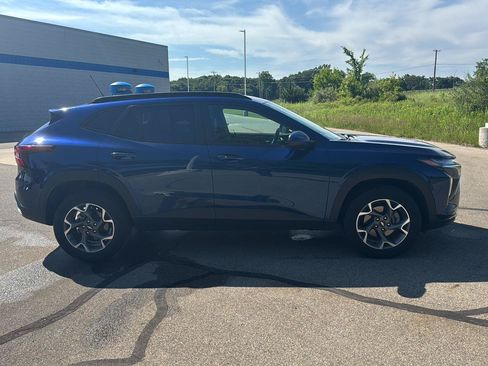 Used 2024 Chevrolet Trax LT w/ LT Convenience Package FWD image 6