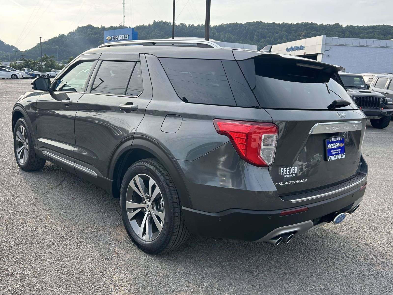 Used 2020 Ford Explorer Platinum w/ Premium Technology Package AWD/4WD image 5