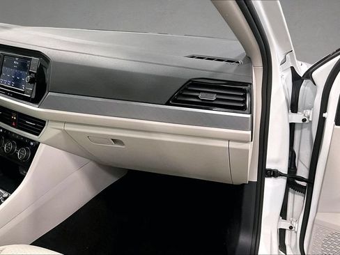 Used 2024 Volkswagen Jetta SE w/ Panoramic Sunroof Package FWD image 25