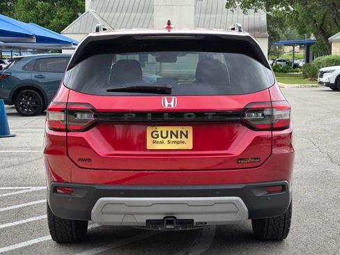 Used 2024 Honda Pilot TrailSport image 4