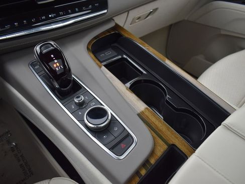 Used 2022 Cadillac Escalade ESV Premium Luxury Platinum w/ Heavy-Duty Trailer Package image 21