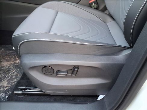 New 2026 Volkswagen Tiguan SE AWD/4WD image 19