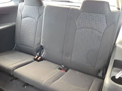 Used 2016 GMC Acadia SLE image 18