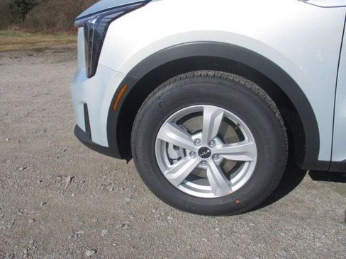 New 2026 Kia Sorento LX image 9