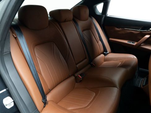 Used 2014 Maserati Quattroporte GTS RWD image 48