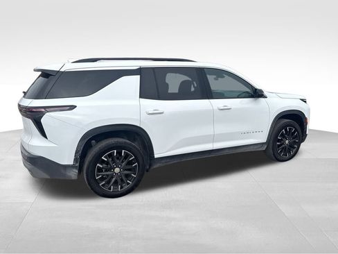 Used 2025 Chevrolet Traverse LT w/ Sun and Wheel Package image 7