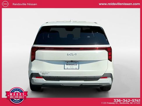 Used 2025 Kia Carnival FWD image 5
