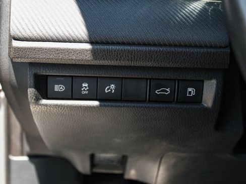 Used 2025 Toyota Camry SE FWD image 11