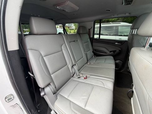 Used 2018 Chevrolet Suburban LT RWD image 33