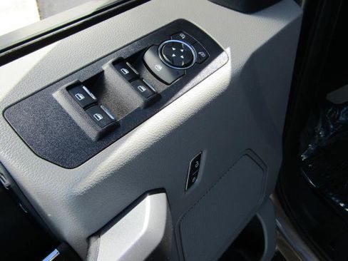 Used 2019 Ford F150 XLT w/ Equipment Group 302A Luxury image 16