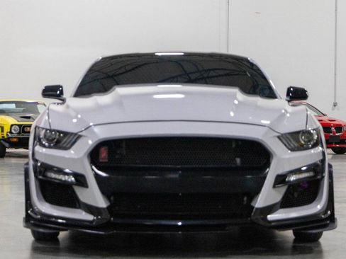 Used 2016 Ford Mustang GT RWD image 9