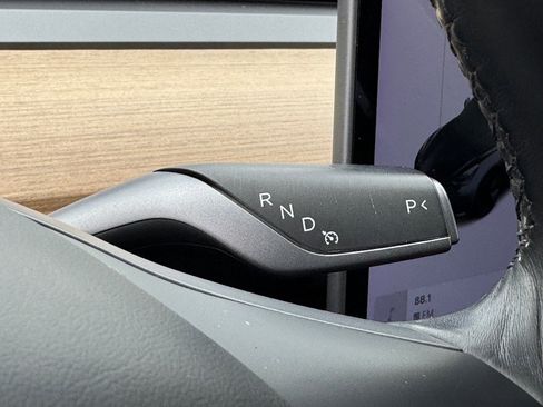 Used 2018 Tesla Model 3 Long Range image 32