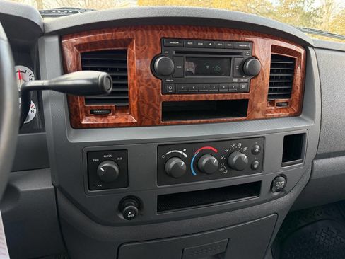 Used 2006 Dodge Ram 1500 Truck SLT image 10